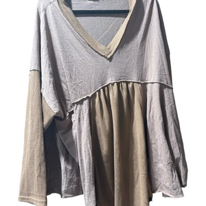 NWOT Andree by Unit Women's V-Neck Brown Mixed Media Two-Tone Top